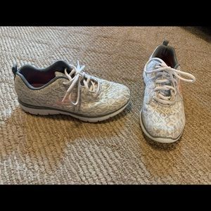 Skechers white lace sneakers size 8